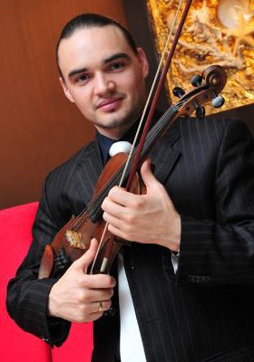 Andre Böttcher, Lehrer für Geige, bzw. Violine, in der CMS Musikschule Bergedorf.