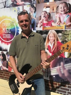 E-Bassunterricht Bergedorf Jochen Midwer in der CMS Musikschule